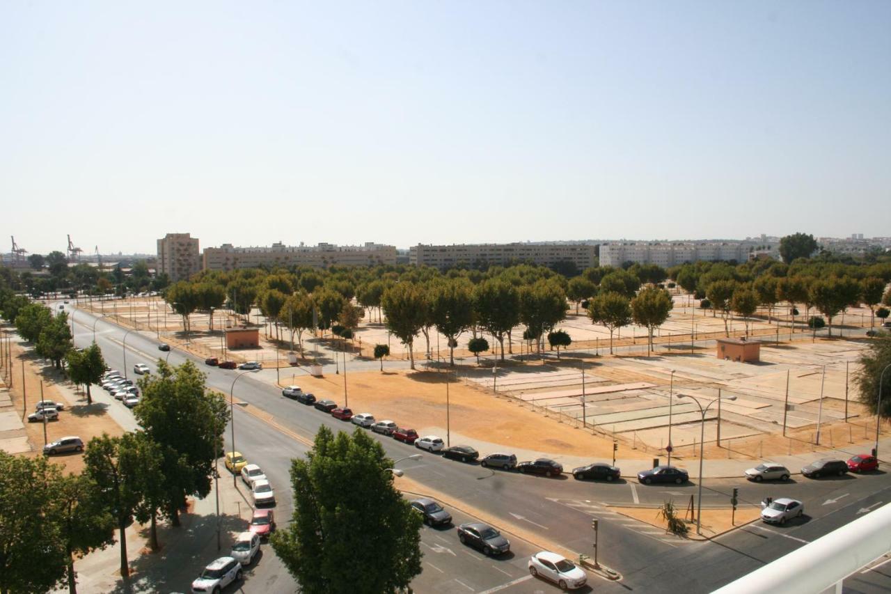 Clb Feria Apartment Севиля Екстериор снимка